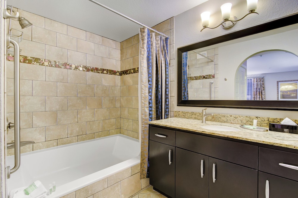 Holiday Inn Club Vacations at Desert Club Resort by IHG — Hotel rooms in Las Vegas, Nevada