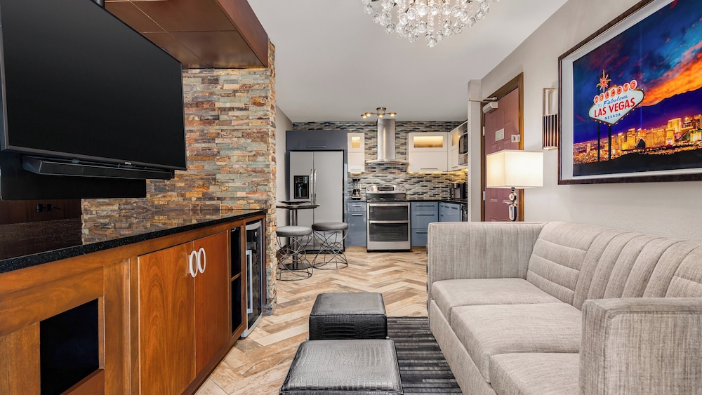 Holiday Inn Club Vacations at Desert Club Resort by IHG — Hotel rooms in Las Vegas, Nevada