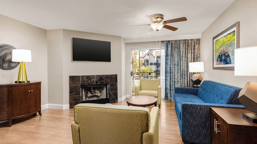 Holiday Inn Club Vacations at Desert Club Resort by IHG — Hotel rooms in Las Vegas, Nevada