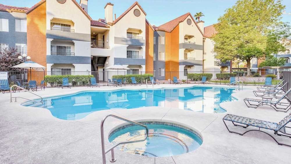Holiday Inn Club Vacations at Desert Club Resort by IHG — Swimming pool in Las Vegas, Nevada