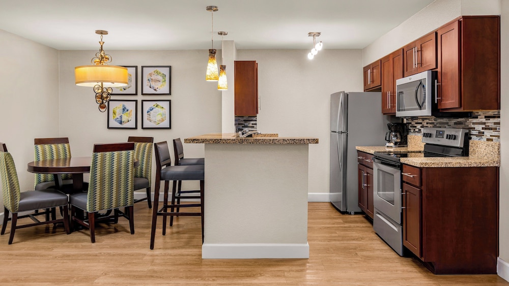 Holiday Inn Club Vacations at Desert Club Resort by IHG — Hotel rooms in Las Vegas, Nevada