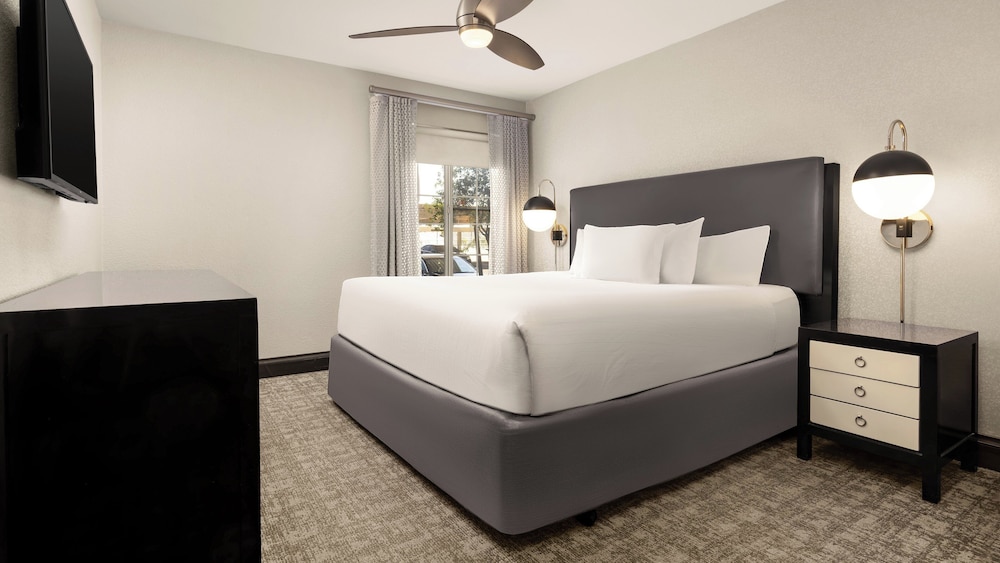 Holiday Inn Club Vacations at Desert Club Resort by IHG — Hotel rooms in Las Vegas, Nevada