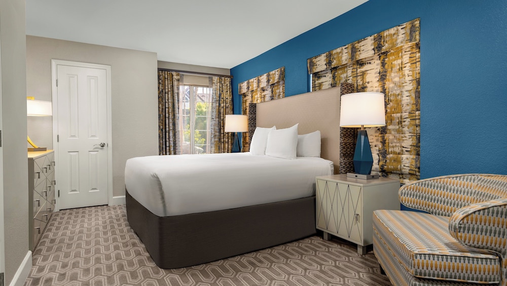 Holiday Inn Club Vacations at Desert Club Resort by IHG — Hotel rooms in Las Vegas, Nevada