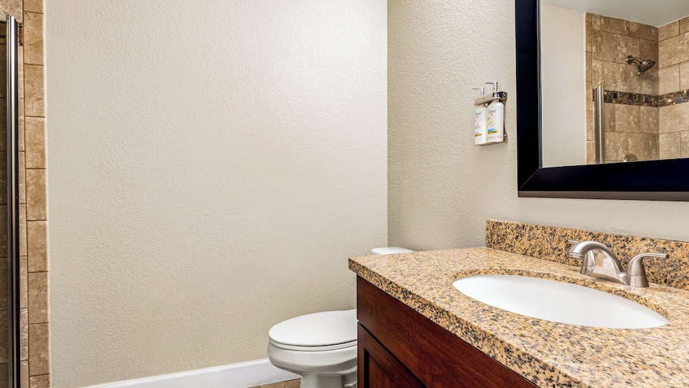 Holiday Inn Club Vacations at Desert Club Resort by IHG — Hotel rooms in Las Vegas, Nevada