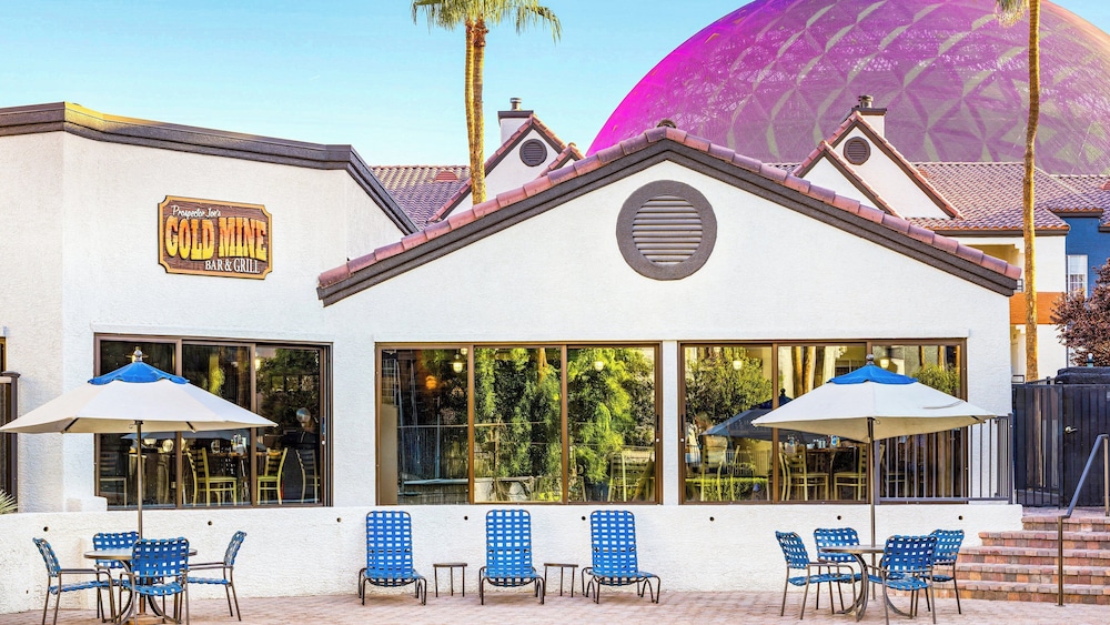 Holiday Inn Club Vacations at Desert Club Resort by IHG — Hotel building in Las Vegas, Nevada