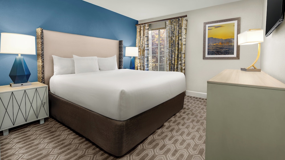 Holiday Inn Club Vacations at Desert Club Resort by IHG — Hotel rooms in Las Vegas, Nevada