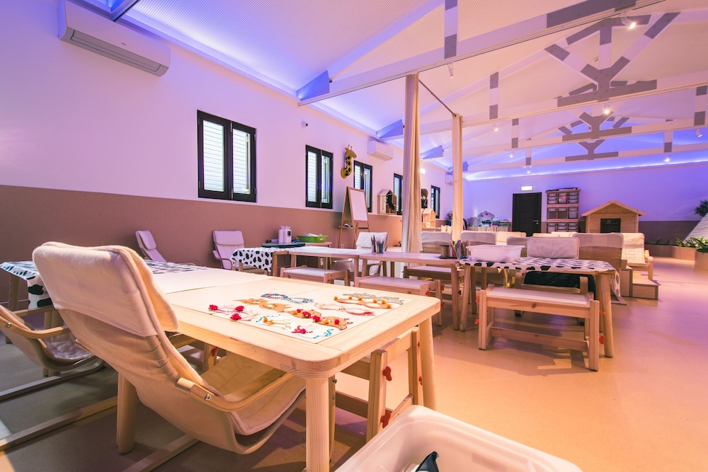 Wine & Books by the sea — Attractions for children in Albufeira, Faro