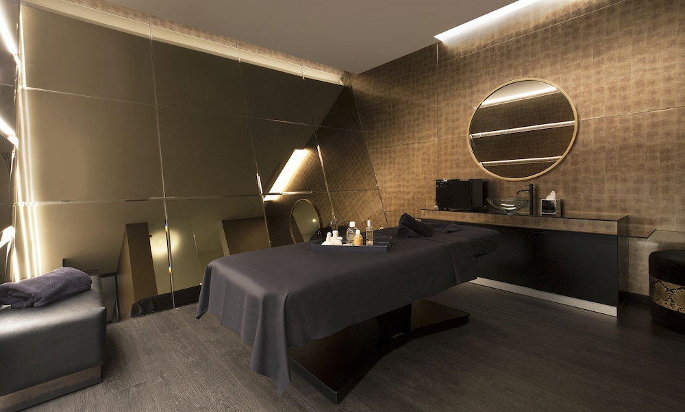 Wine & Books by the sea — Spa in Albufeira, Faro