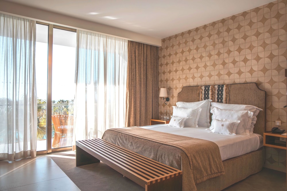 Wine & Books by the sea — Hotel rooms in Albufeira, Faro