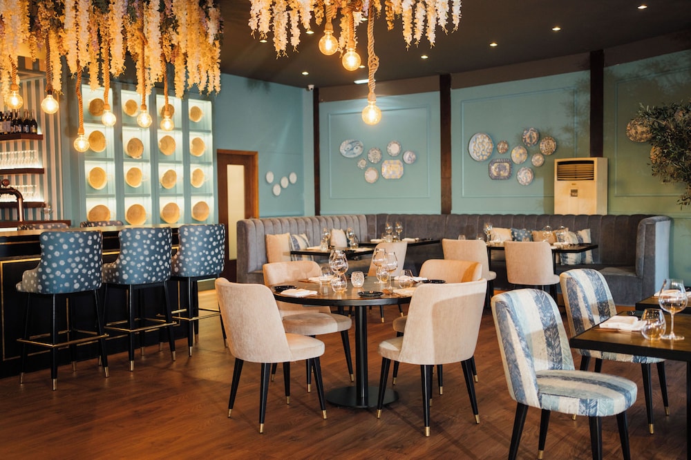 Wine & Books by the sea — Restaurant & bars in Albufeira, Faro