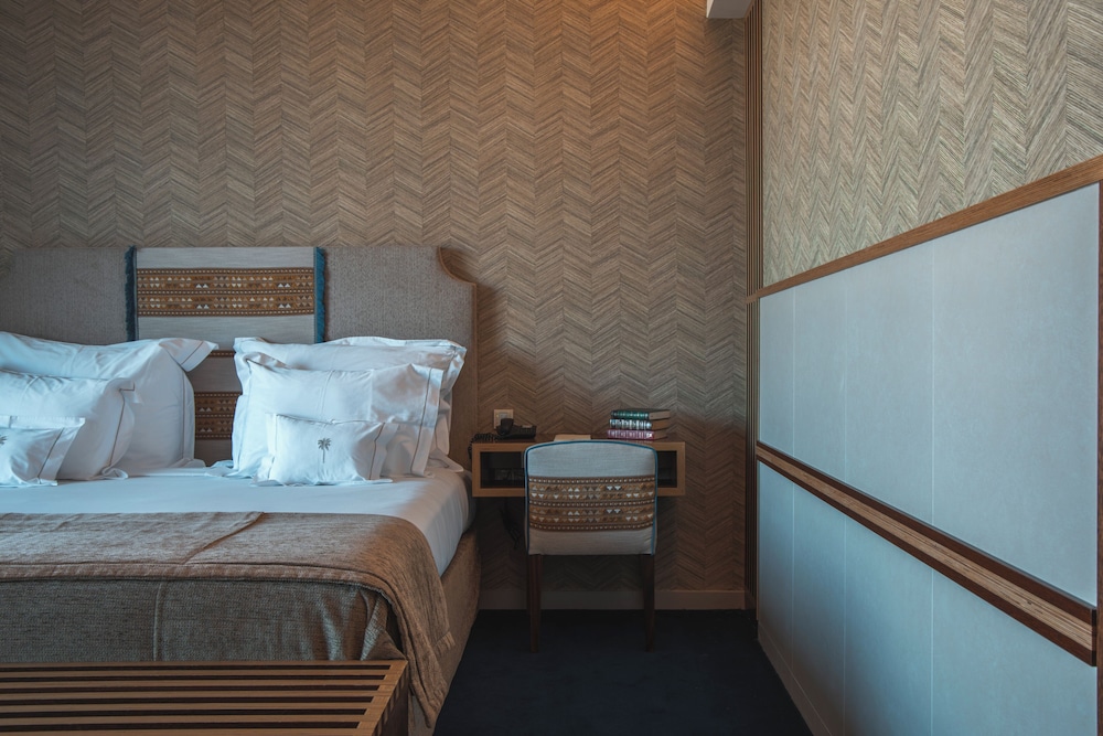 Wine & Books by the sea — Hotel rooms in Albufeira, Faro