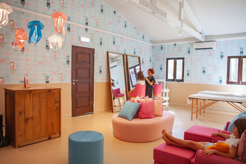 Wine & Books by the sea — Attractions for children in Albufeira, Faro