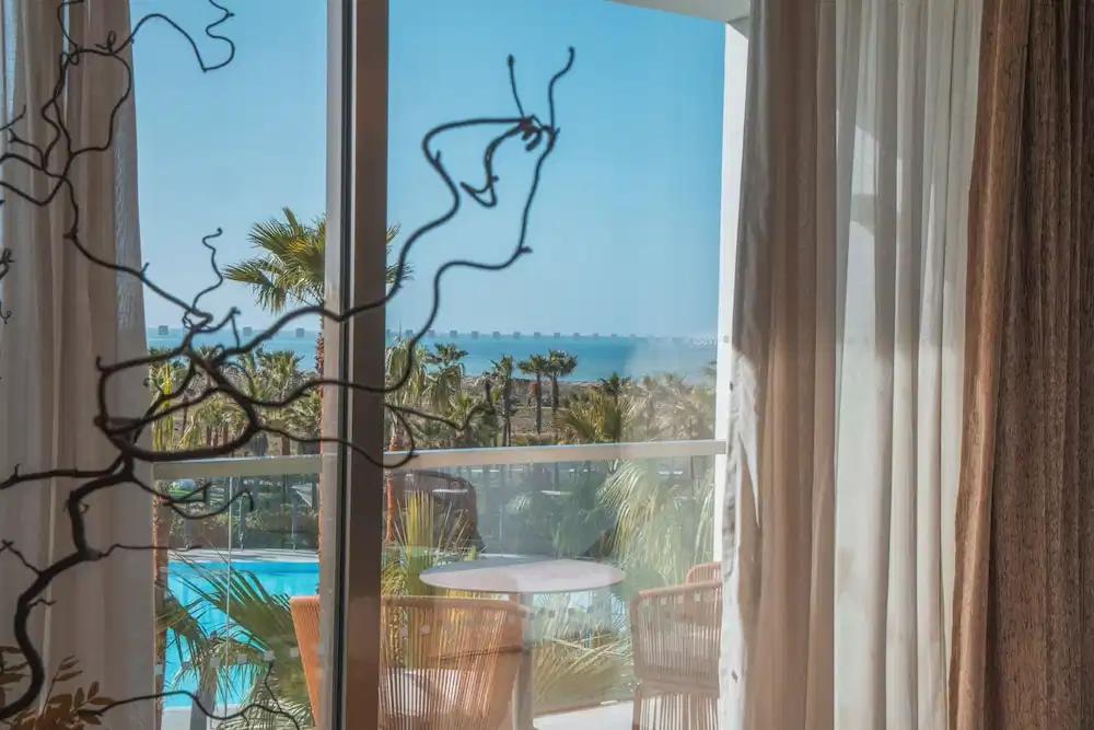 Wine & Books by the sea — Hotel rooms in Albufeira, Faro