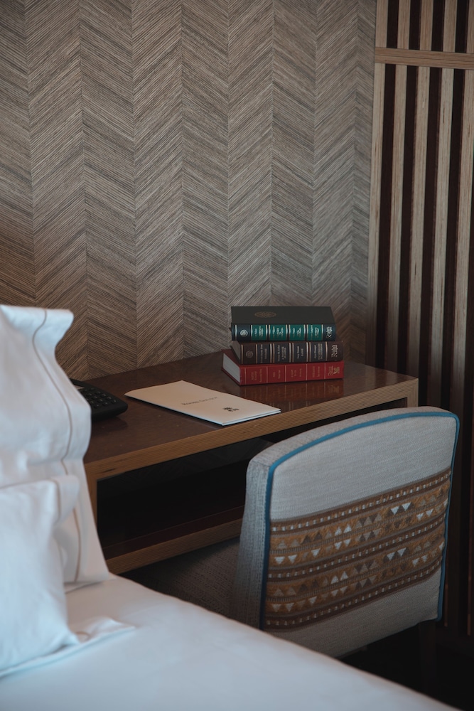 Wine & Books by the sea — Hotel rooms in Albufeira, Faro