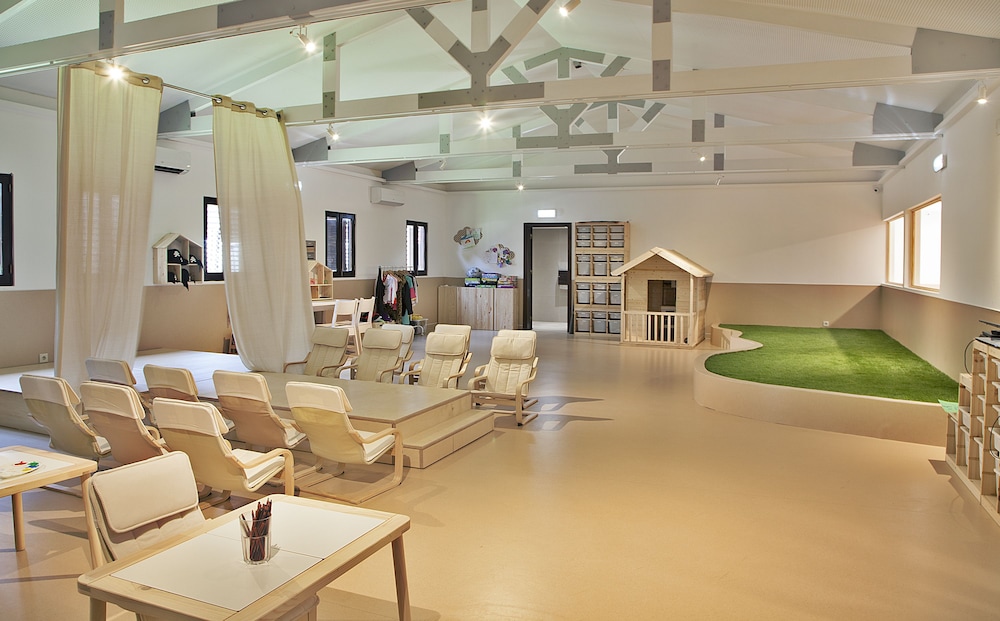 Wine & Books by the sea — Attractions for children in Albufeira, Faro