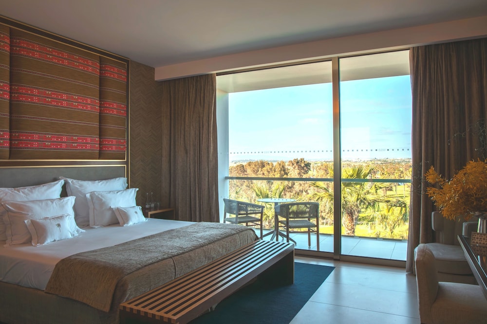 Wine & Books by the sea — Hotel rooms in Albufeira, Faro