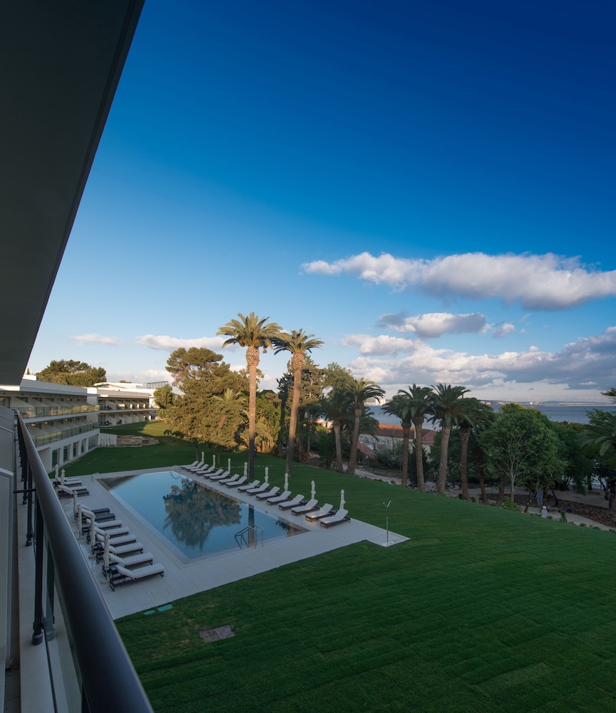Vila Gale Collection Palacio dos Arcos Hotel — Swimming pool in Oeiras, Lisboa