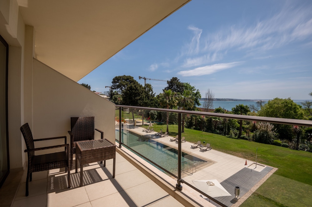 Vila Gale Collection Palacio dos Arcos Hotel — Swimming pool in Oeiras, Lisboa