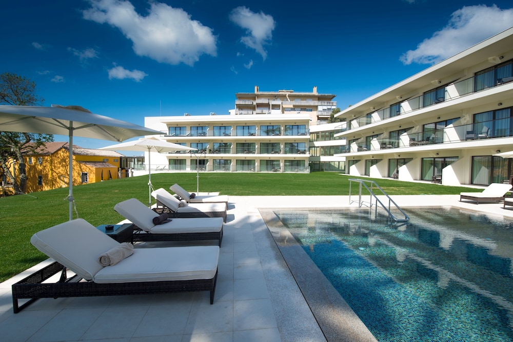 Vila Gale Collection Palacio dos Arcos Hotel — Swimming pool in Oeiras, Lisboa