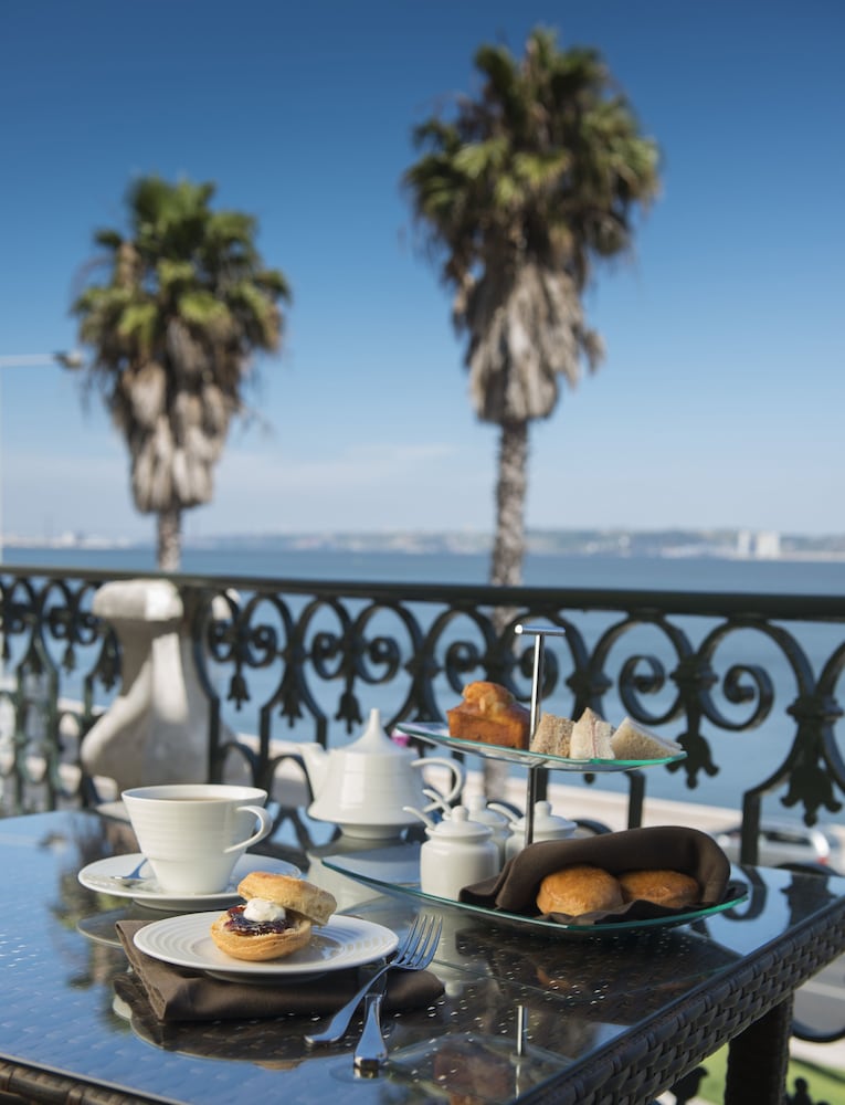 Vila Gale Collection Palacio dos Arcos Hotel — Restaurant & bars in Oeiras, Lisboa