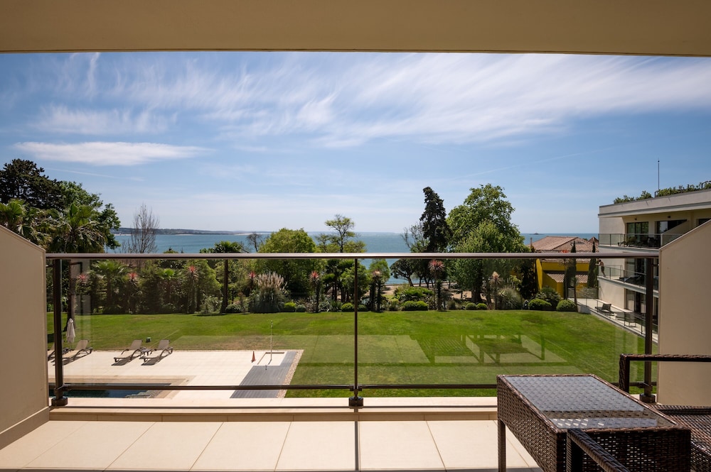 Vila Gale Collection Palacio dos Arcos Hotel — Swimming pool in Oeiras, Lisboa