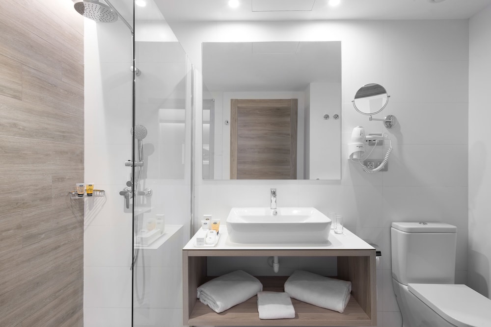 Elba Lanzarote Royal Village Resort — Hotel rooms in Playa Blanca, Canary Islands