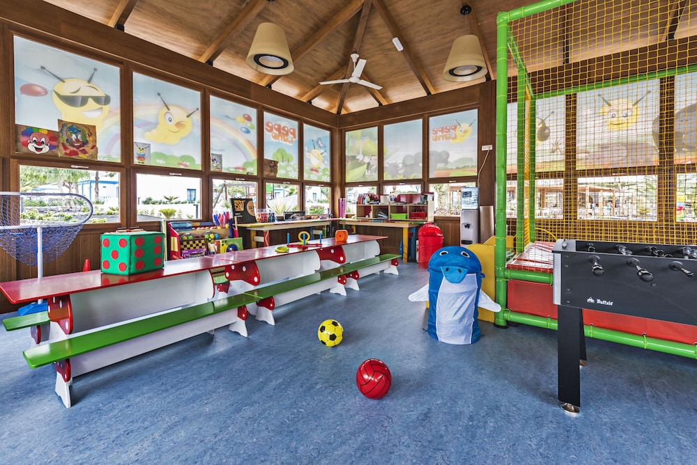 Elba Lanzarote Royal Village Resort — Attractions for children in Playa Blanca, Canary Islands