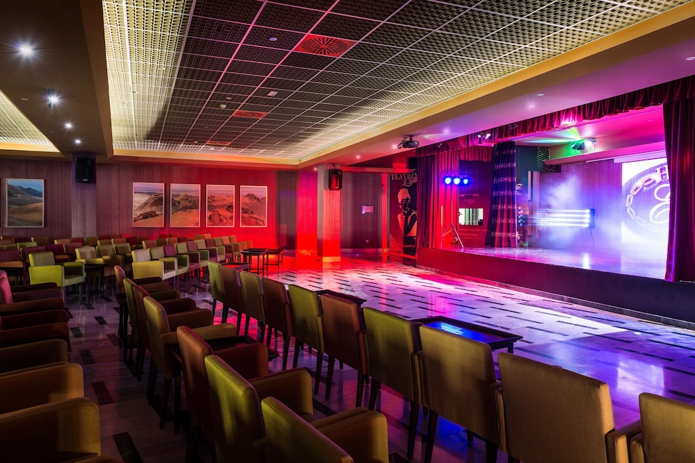 Elba Lanzarote Royal Village Resort — Restaurant & bars in Playa Blanca, Canary Islands