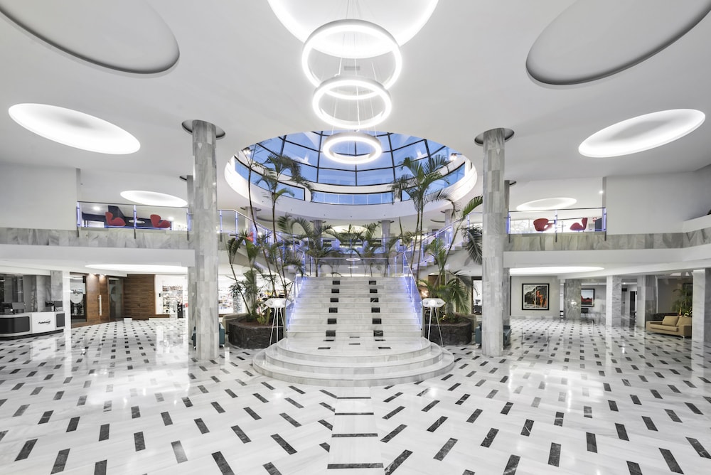 Elba Lanzarote Royal Village Resort — Hotel building in Playa Blanca, Canary Islands