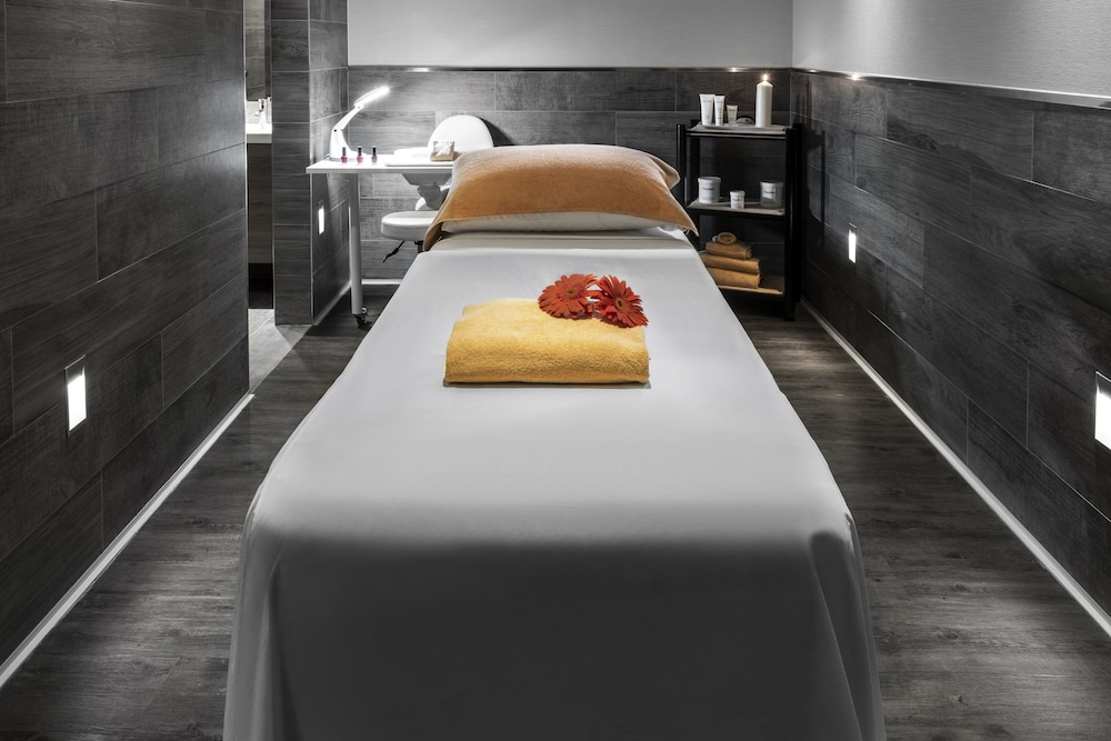 Elba Lanzarote Royal Village Resort — Hotel rooms in Playa Blanca, Canary Islands