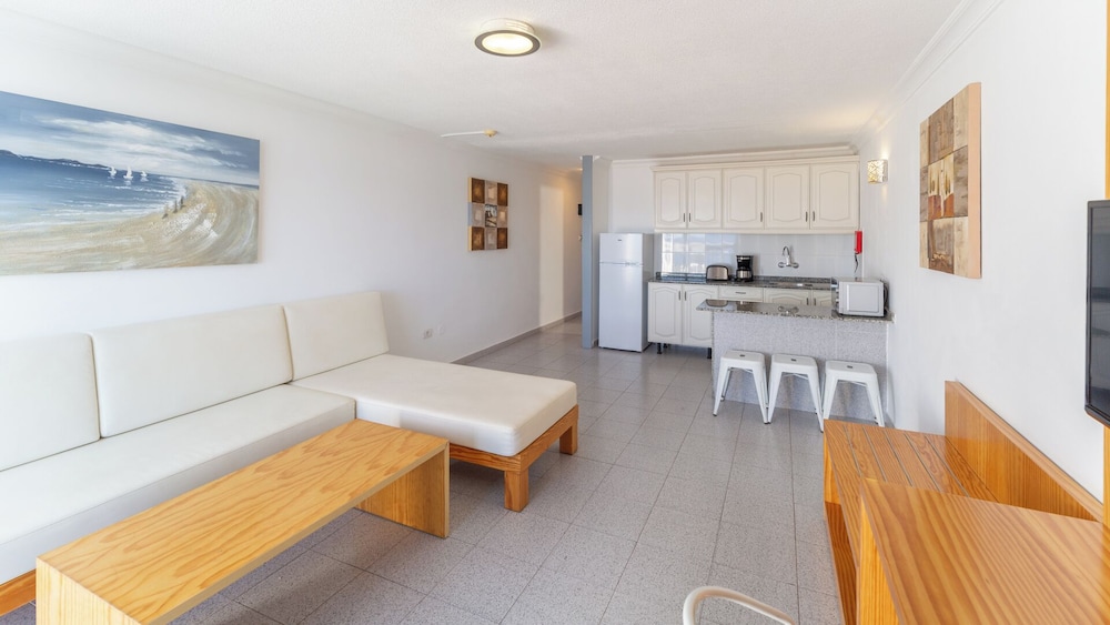 Ereza Apartamentos Los Hibiscos - Adults Only — Hotel rooms in Puerto del Carmen, Canary Islands