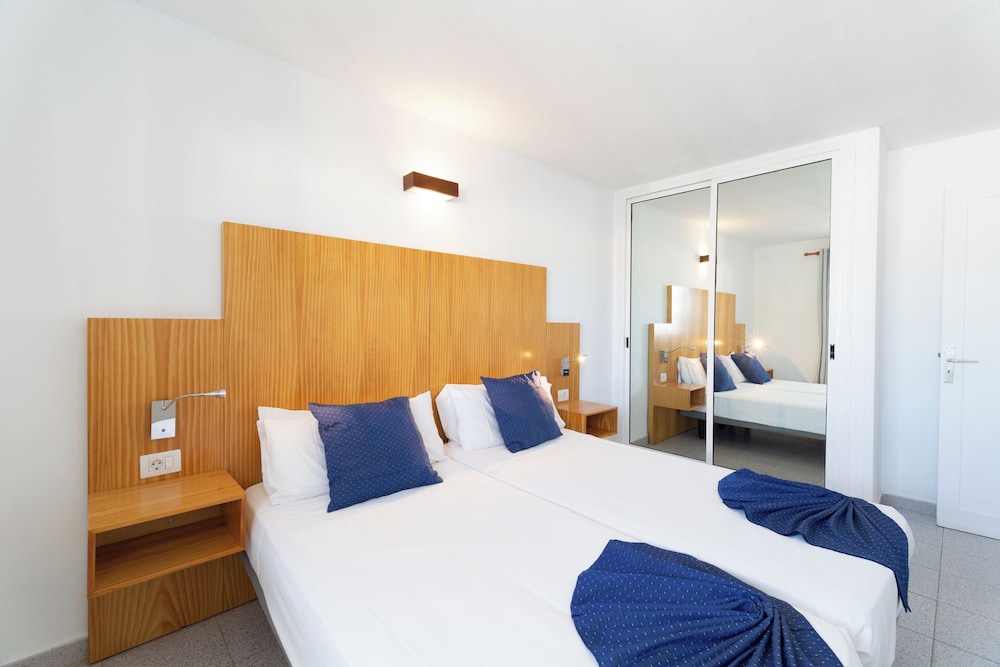 Ereza Apartamentos Los Hibiscos - Adults Only — Hotel rooms in Puerto del Carmen, Canary Islands
