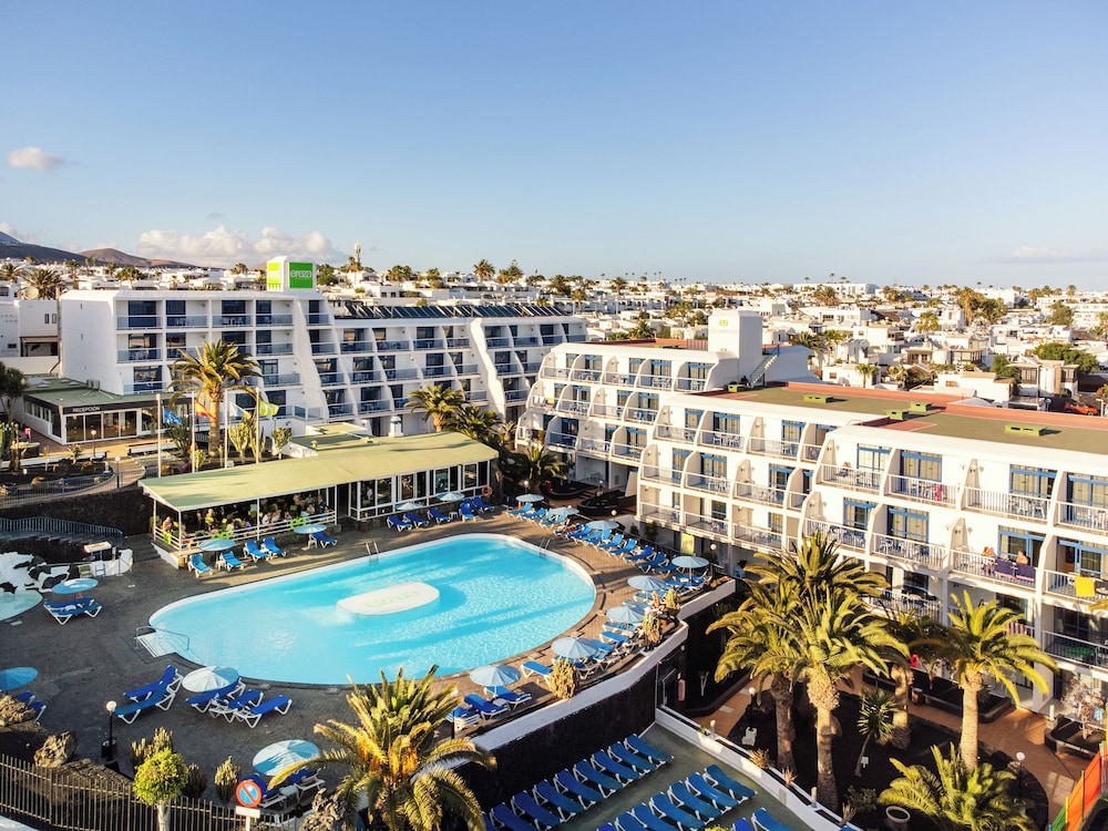 Ereza Apartamentos Los Hibiscos - Adults Only — Swimming pool in Puerto del Carmen, Canary Islands