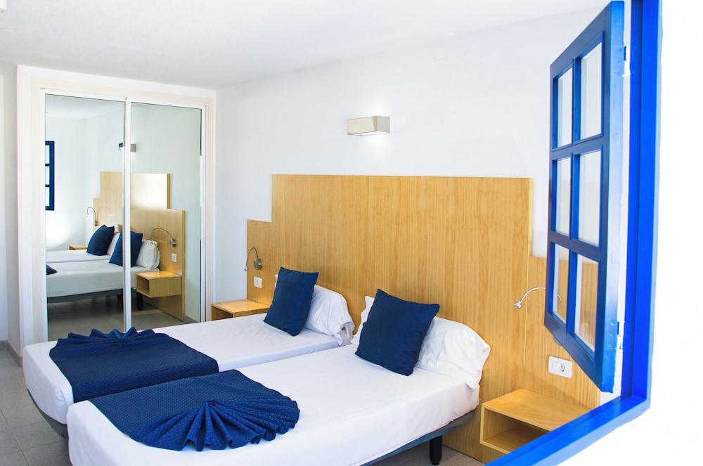 Ereza Apartamentos Los Hibiscos - Adults Only — Hotel rooms in Puerto del Carmen, Canary Islands
