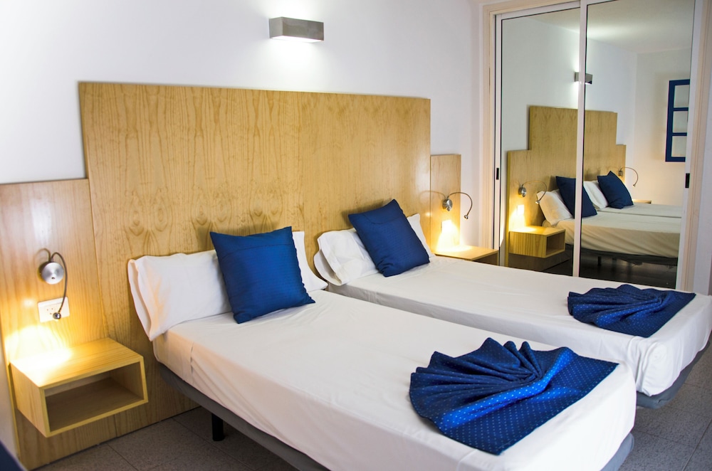 Ereza Apartamentos Los Hibiscos - Adults Only — Hotel rooms in Puerto del Carmen, Canary Islands