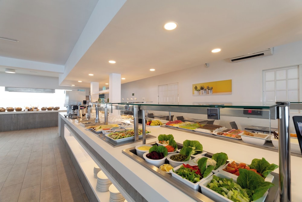 Ereza Apartamentos Los Hibiscos - Adults Only — Restaurant & bars in Puerto del Carmen, Canary Islands
