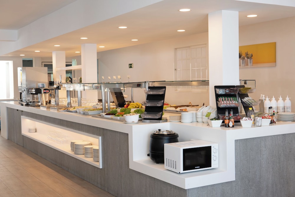 Ereza Apartamentos Los Hibiscos - Adults Only — Restaurant & bars in Puerto del Carmen, Canary Islands