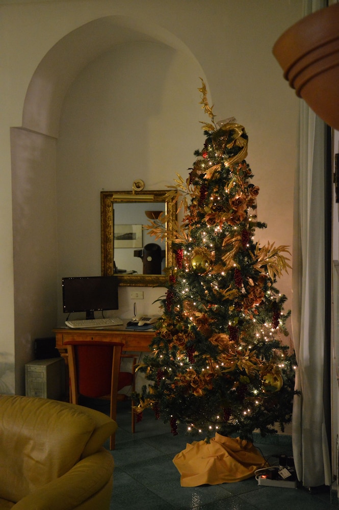 Hotel La Bussola — Hotel rooms in Amalfi, Campania