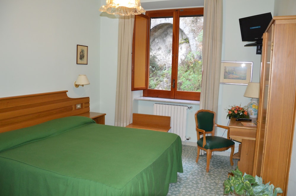 Hotel La Bussola — Hotel rooms in Amalfi, Campania