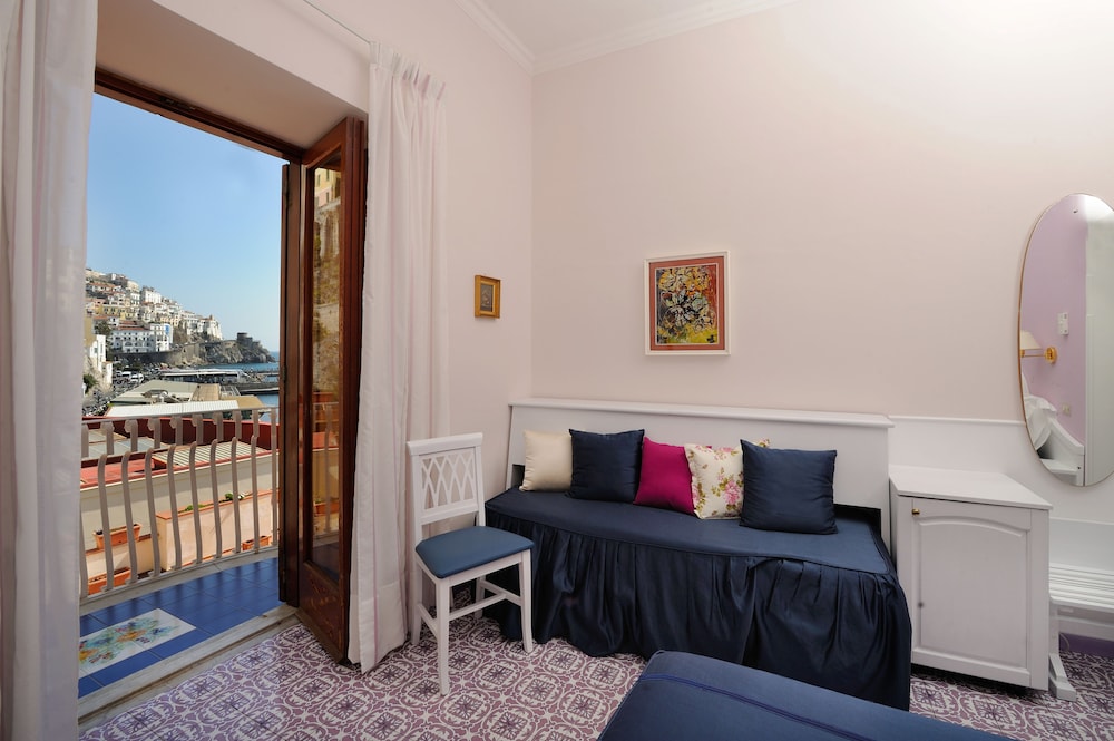 Hotel La Bussola — Hotel rooms in Amalfi, Campania