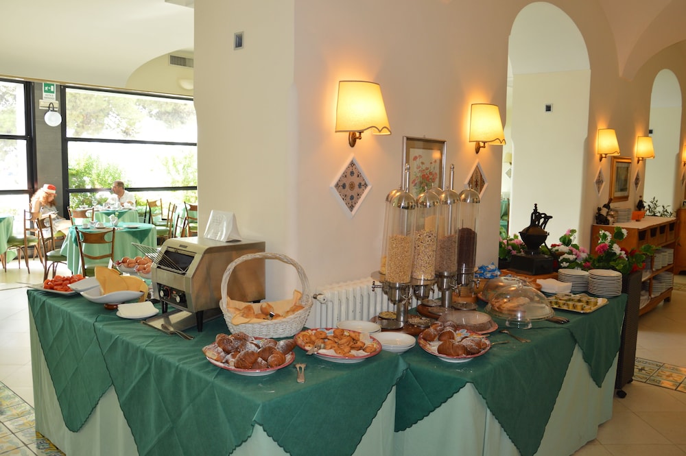 Hotel La Bussola — Restaurant & bars in Amalfi, Campania