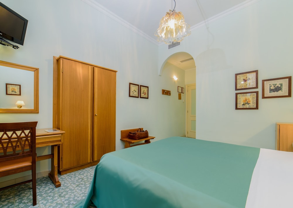 Hotel La Bussola — Hotel rooms in Amalfi, Campania