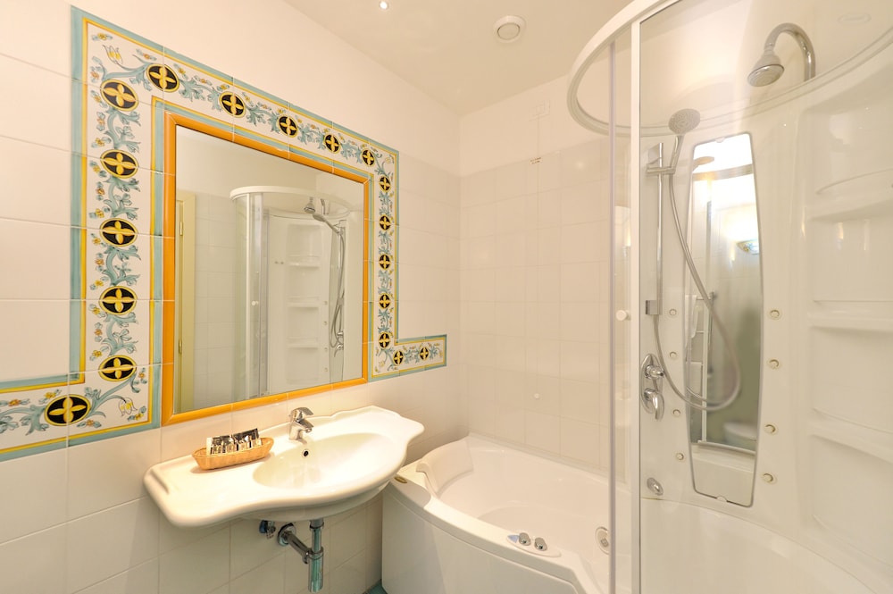 Hotel La Bussola — Hotel rooms in Amalfi, Campania