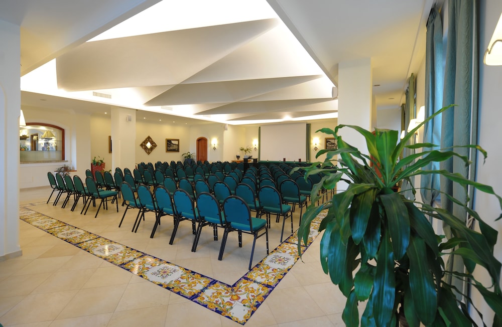 Hotel La Bussola — Restaurant & bars in Amalfi, Campania