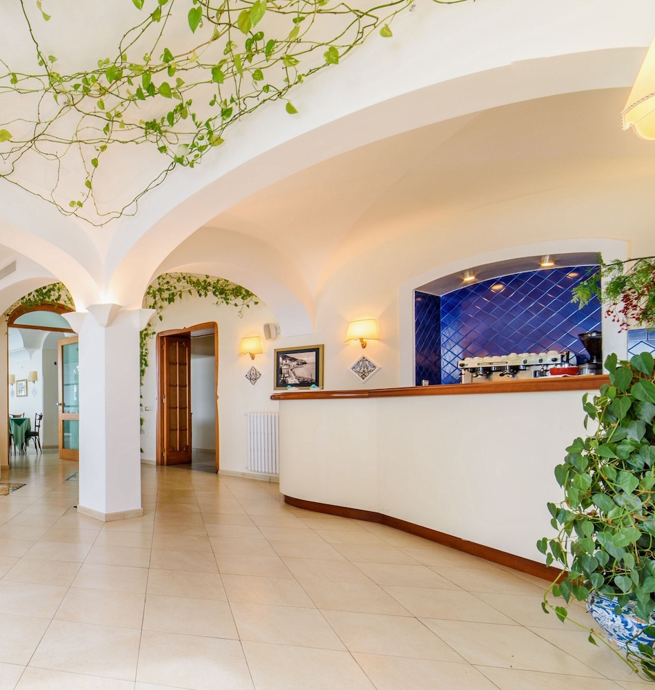 Hotel La Bussola — Restaurant & bars in Amalfi, Campania