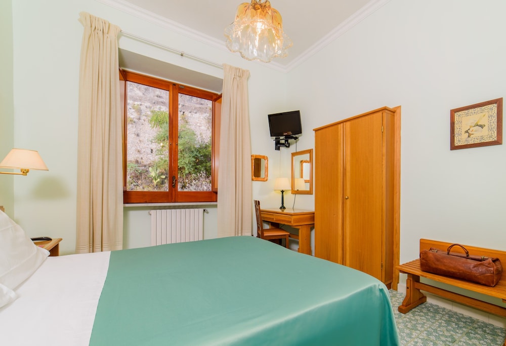 Hotel La Bussola — Hotel rooms in Amalfi, Campania