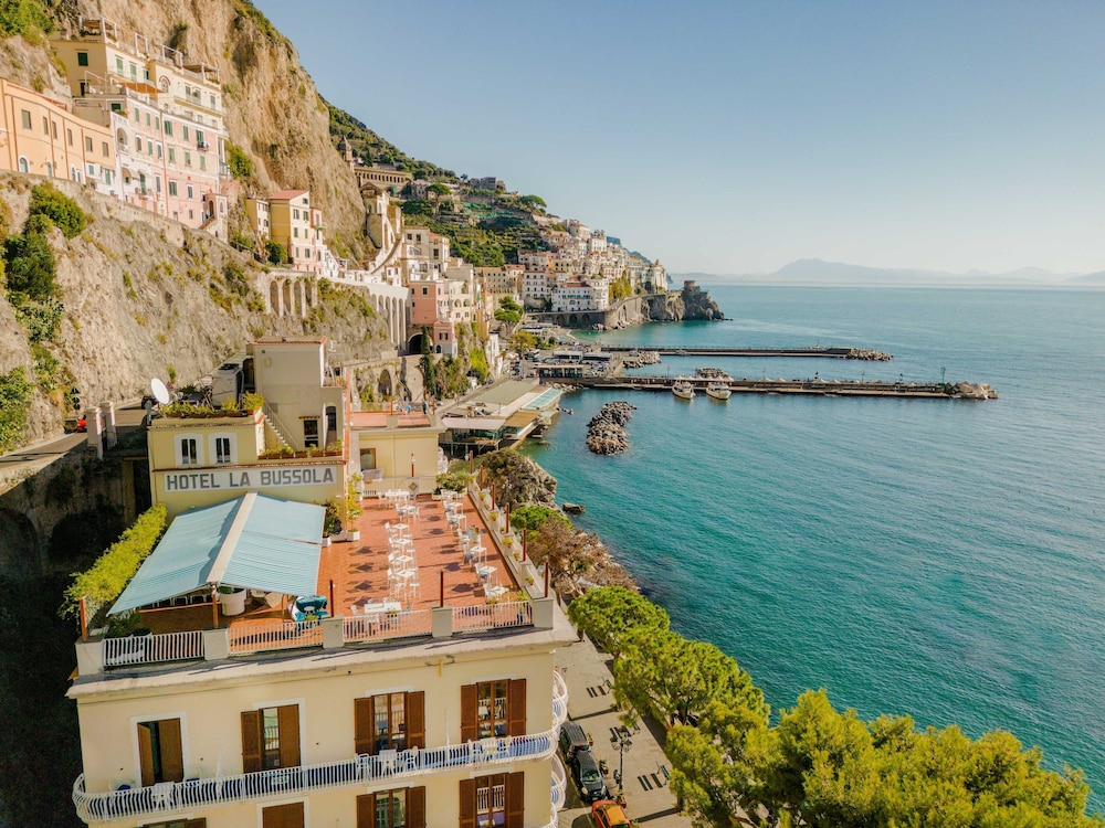 Hotel La Bussola — Hotel building in Amalfi, Campania
