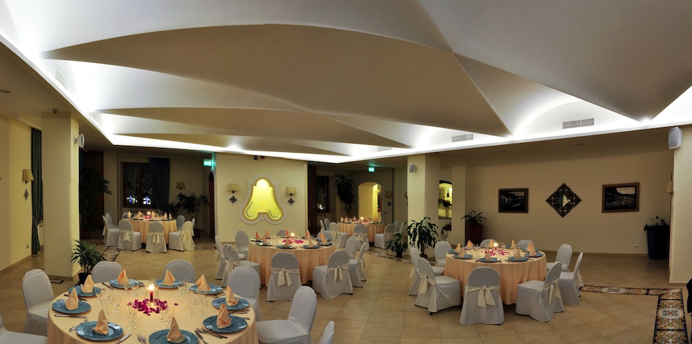 Hotel La Bussola — Restaurant & bars in Amalfi, Campania