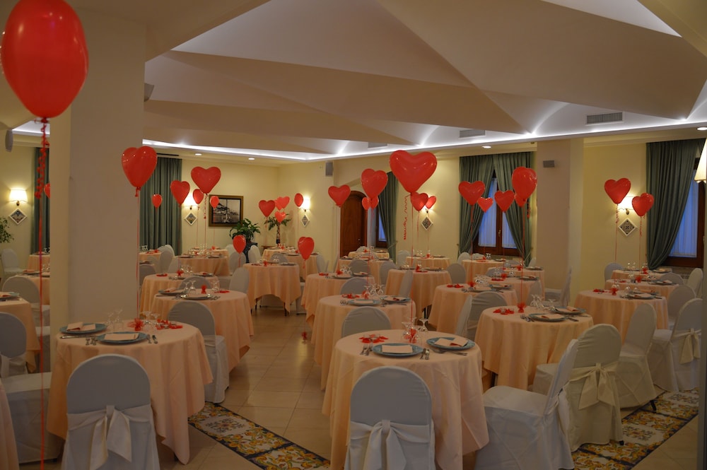Hotel La Bussola — Restaurant & bars in Amalfi, Campania