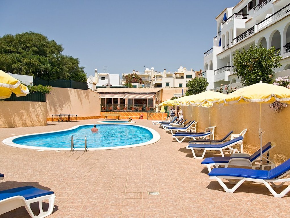 Apartamentos do Parque — Swimming pool in Albufeira, Faro